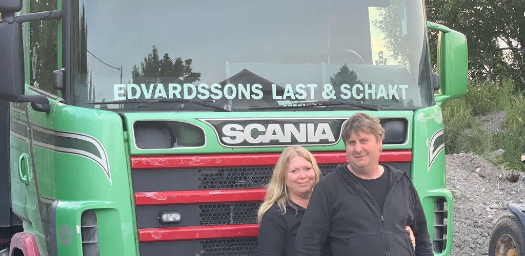 Marika och Johnny Edvardsson på Edvardssons Last & Schakt AB i Norsborg som använder Workify Affärssystem i sitt åkeri.