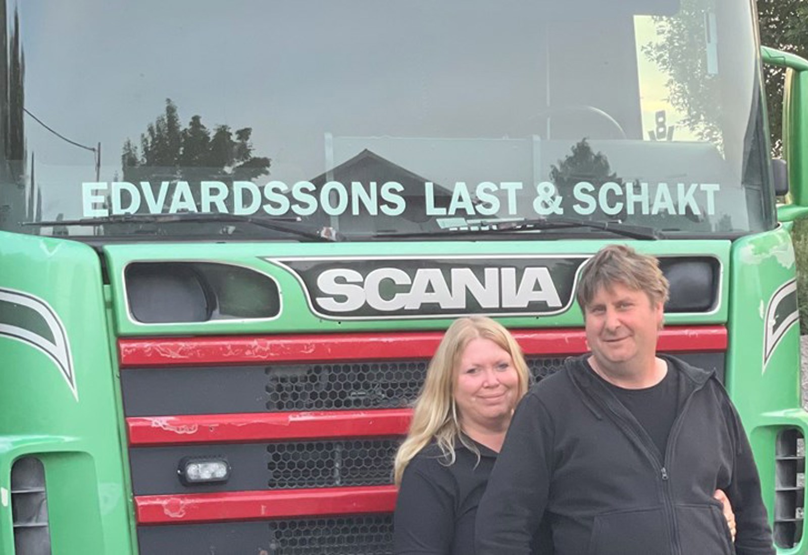 Marika och Johnny Edvardsson på Edvardssons Last & Schakt AB i Norsborg som använder Workify Affärssystem i sitt åkeri.